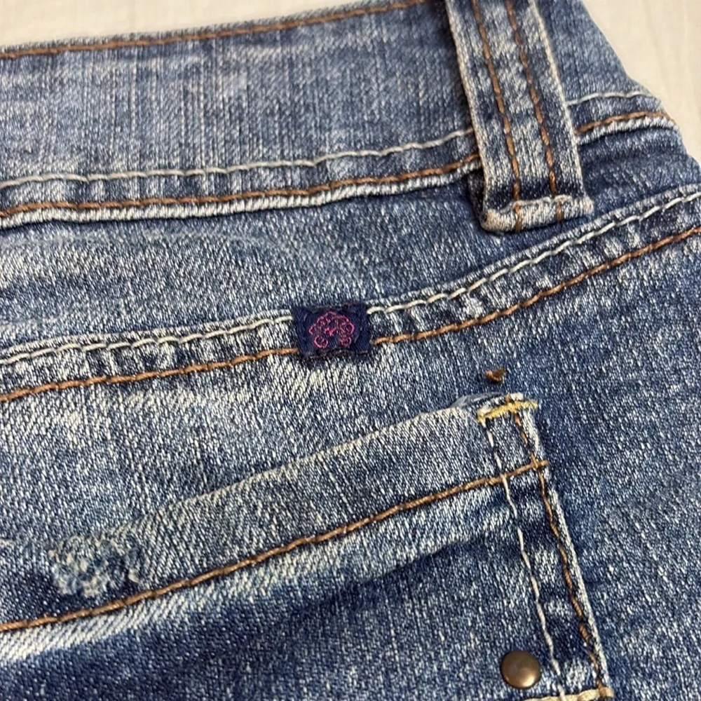Wallflower Jean Shorts Distressed Cut-Off Style. Decorative Back Pockets. Size 7